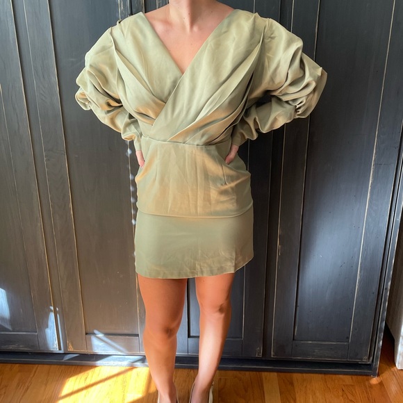 NWT Pretty little Thing Sage Green Dress Us Sz 2 - Picture 1 of 5